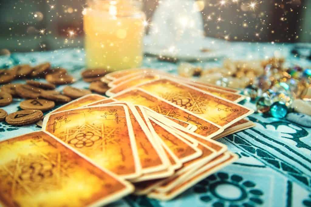 Kupi – prodaj – zamijeni: tarot u zajednici
